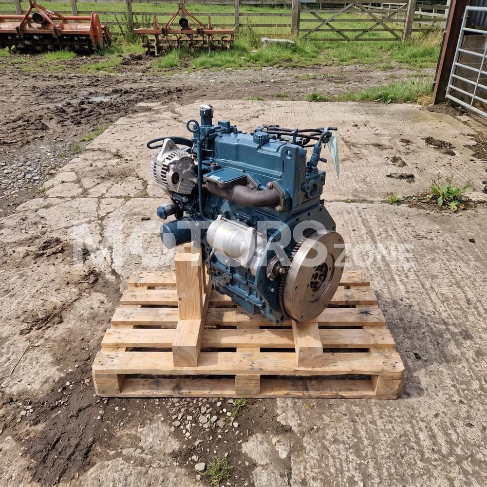 Moteur Kubota D1105 reçu par un client, sur palette, dans une cour de ferme